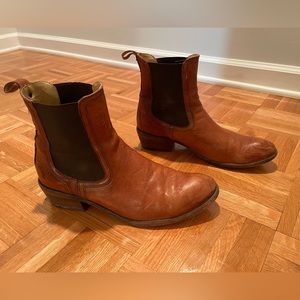 Frye Chelsea boot. Women’s 11. Cognac leather brown